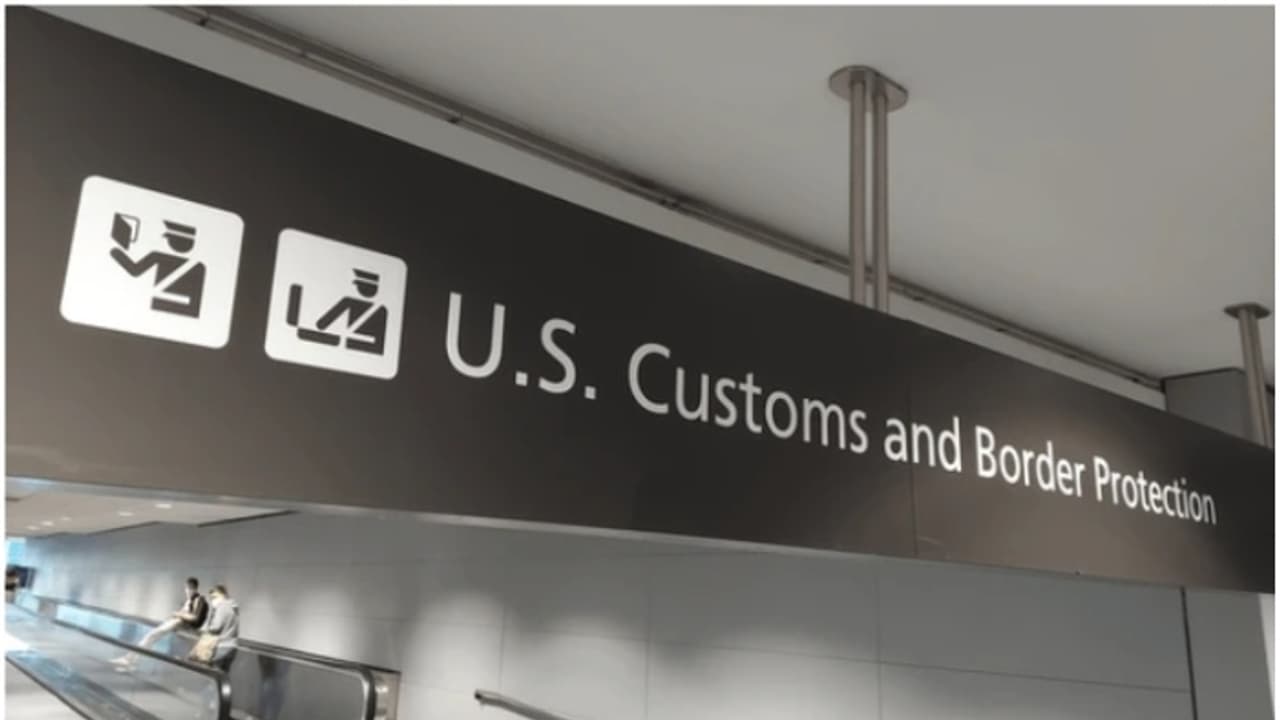 അമേരിക്കയിൽ ഗ്രീൻ കാർഡ് തിരിച്ചേൽപ്പിക്കാൻ വിദേശികളുടെ മേൽ അധികൃതർ സമ്മർദം ശക്തമാക്കുന്നെന്ന് റിപ്പോർട്ടുകൾ