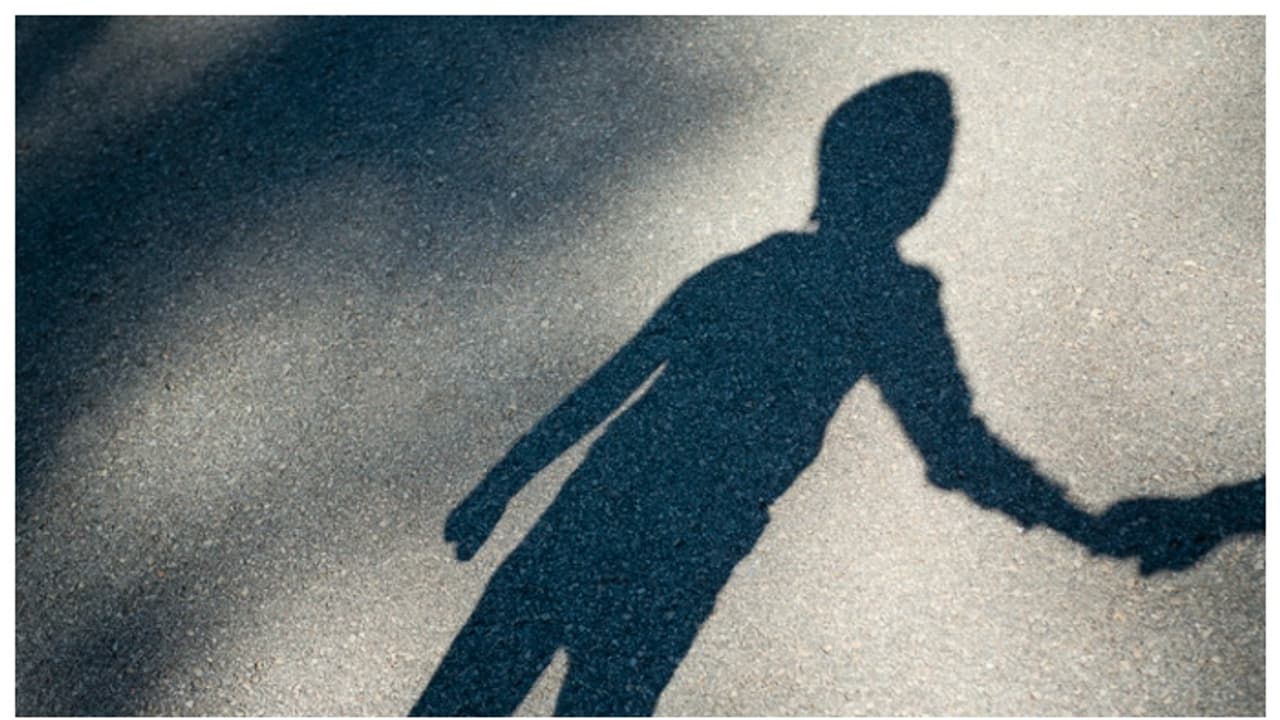 ഭക്ഷണം കൊണ്ടുവരില്ല, പതിവായി എത്തുന്നത് മുഷിഞ്ഞ വേഷത്തിൽ, യുകെജി വിദ്യാർത്ഥിക്ക് രണ്ടാനച്ഛന്റെ പീഡനം