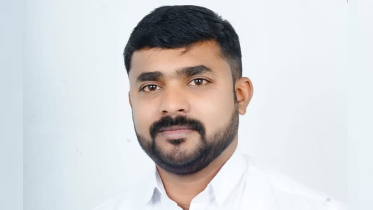 യൂത്ത് കോൺഗ്രസ് ഇടുക്കി ജില്ലാ സെക്രട്ടറി പോക്സോ കേസിൽ അറസ്റ്റിൽ; 15കാരിയെ പീഡിപ്പിക്കാൻ ശ്രമിച്ചെന്ന് കേസ് യൂത്ത് കോൺഗ്രസ് ഇടുക്കി ജില്ലാ സെക്രട്ടറി പോക്സോ കേസിൽ അറസ്റ്റിൽ; 15കാരിയെ പീഡിപ്പിക്കാൻ ശ്രമിച്ചെന്ന് കേസ്