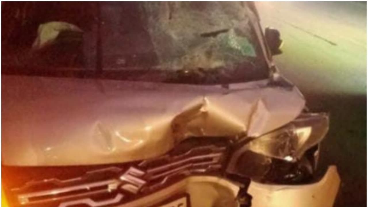 ദേശീയപാതയിൽ കാർ ലോറിക്ക് പിന്നിലേക്ക് ഇടിച്ചുകയറി; ഗുരുതരമായി പരിക്കേറ്റ ഡോക്ടർ മരിച്ചു, ഭാര്യ ആശുപത്രിയിൽ ദേശീയപാതയിൽ കാർ ലോറിക്ക് പിന്നിലേക്ക് ഇടിച്ചുകയറി; ഗുരുതരമായി പരിക്കേറ്റ ഡോക്ടർ മരിച്ചു, ഭാര്യ ആശുപത്രിയിൽ