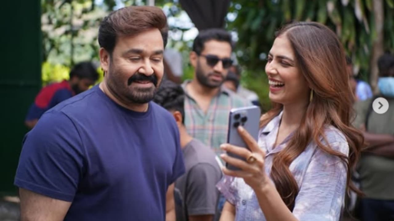 മോഹൻലാൽ സാറിൽ നിന്നും ഒരുപാട് കാര്യങ്ങൾ പഠിച്ചു: 'ഹൃദയപൂർവം' ആദ്യ ഷെഡ്യൂൾ പൂർത്തിയാക്കി മാളവിക മോഹൻലാൽ സാറിൽ നിന്നും ഒരുപാട് കാര്യങ്ങൾ പഠിച്ചു: 'ഹൃദയപൂർവം' ആദ്യ ഷെഡ്യൂൾ പൂർത്തിയാക്കി മാളവിക