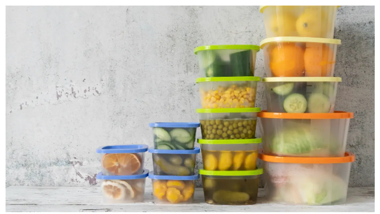 അടുക്കളയിൽ പ്ലാസ്റ്റിക് പാത്രങ്ങൾ ഉപയോഗിക്കാറുണ്ടോ? എങ്കിൽ ശ്രദ്ധിക്കണം 