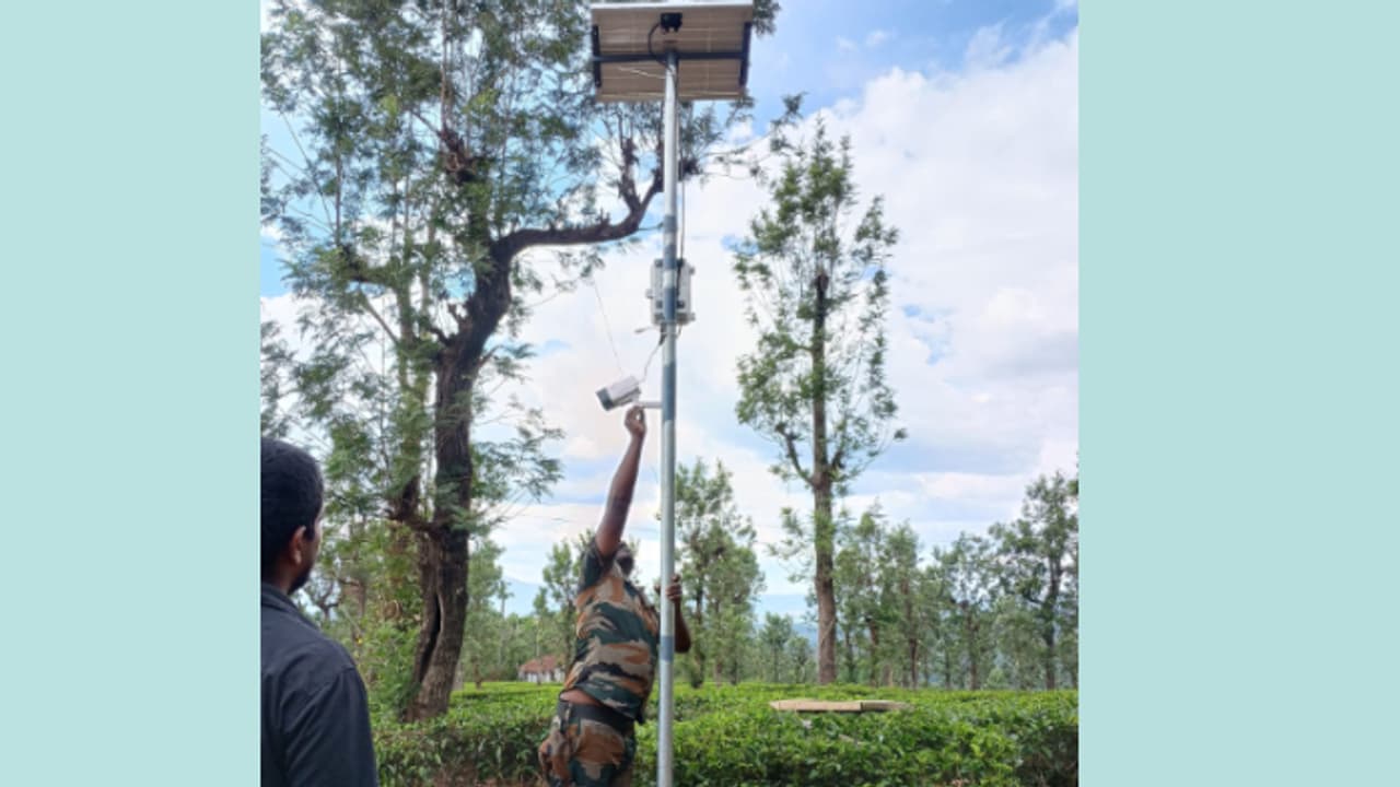 ആന കാടിറങ്ങിയാൽ ചിത്രം ഫോണിൽ എത്തും; വന്യമൃഗങ്ങളെ തടയാൻ നീലഗിരിയിൽ എഐ ക്യാമറകളുമായി തമിഴ്നാട് ആന കാടിറങ്ങിയാൽ ചിത്രം ഫോണിൽ എത്തും; വന്യമൃഗങ്ങളെ തടയാൻ നീലഗിരിയിൽ എഐ ക്യാമറകളുമായി തമിഴ്നാട്