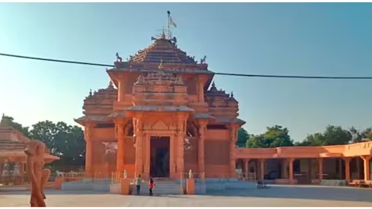 മുസ്ലീം സ്ത്രീയെ ആരാധിക്കുന്ന ഗുജറാത്തിലെ ക്ഷേത്രം; ഇന്ത്യയിൽ ഒന്ന് മാത്രം, ദോല മാതാ ക്ഷേത്ര ചരിത്രം ഇങ്ങനെ 