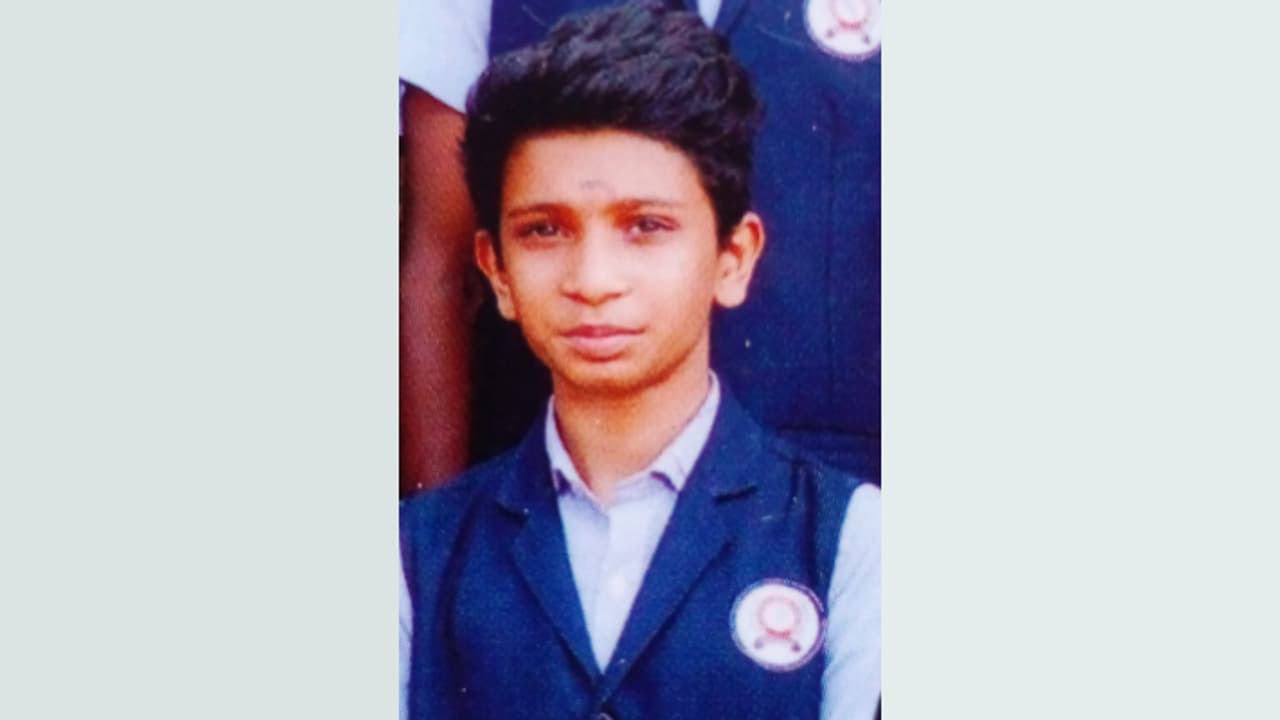 ജോലിക്ക് പോയ മാതാപിതാക്കൾ മകനെ വിളിച്ചിട്ട് ഫോണെടുത്തില്ല, തെരച്ചിലിൽ കണ്ടെത്തിയത് 14കാരന്റെ മൃതദേഹം ജോലിക്ക് പോയ മാതാപിതാക്കൾ മകനെ വിളിച്ചിട്ട് ഫോണെടുത്തില്ല, തെരച്ചിലിൽ കണ്ടെത്തിയത് 14കാരന്റെ മൃതദേഹം
