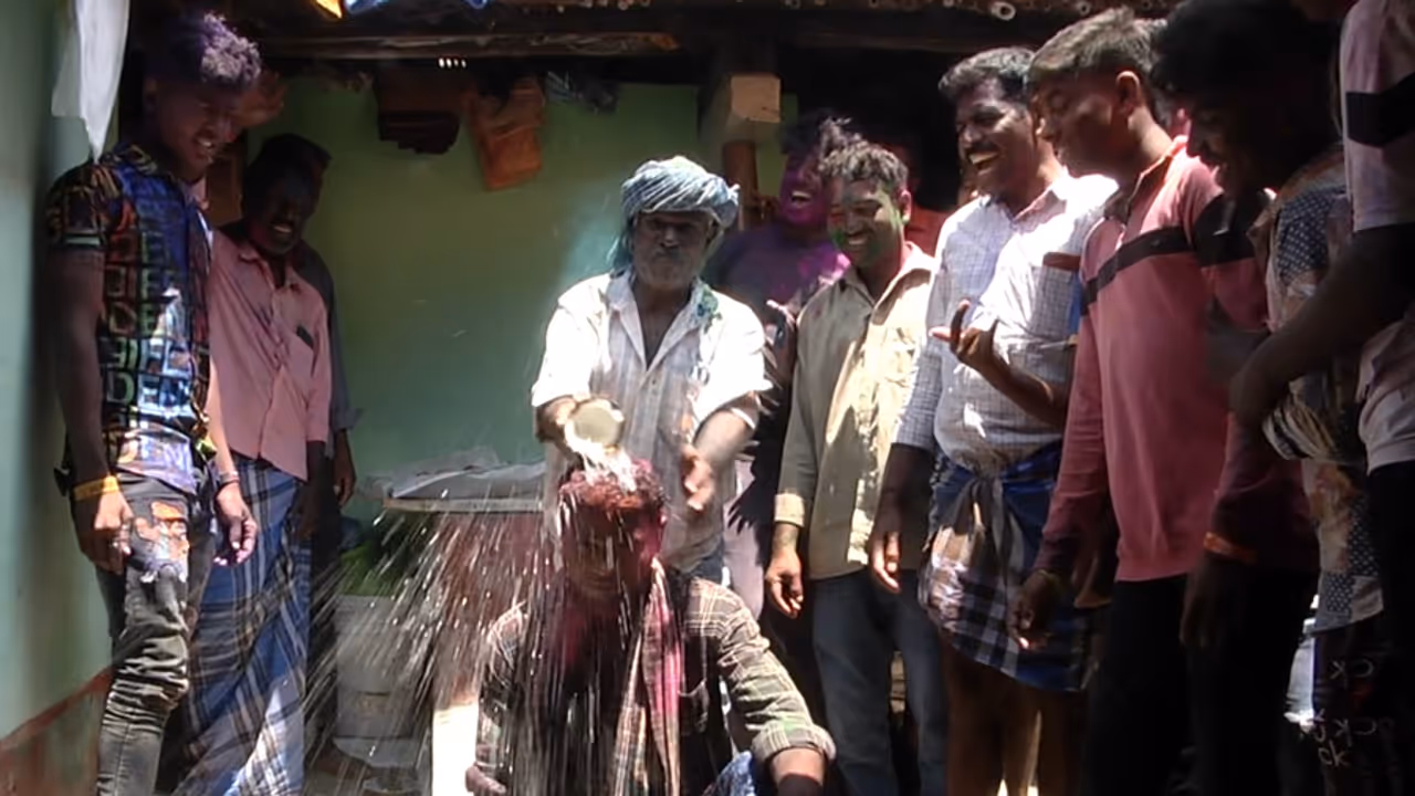 ತಲೆ ಮೇಲೆ ಕಾಯಿ ಒಡೆದು ಪೂಜೆ: ಒಂದೇ ಏಟಿಗೆ ಎರಡು ಹೋಳಾಗುವ ತೆಂಗಿನ ಕಾಯಿ!