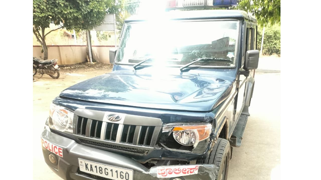 ಬೈಕ್‍ಗೆ ಪೊಲೀಸ್ ಜೀಪ್ ಡಿಕ್ಕಿ: ಸ್ಥಳದಲ್ಲಿಯೇ ವ್ಯಕ್ತಿ ಸಾವು, ಚಾಲಕ ಸಸ್ಪೆಂಡ್!
