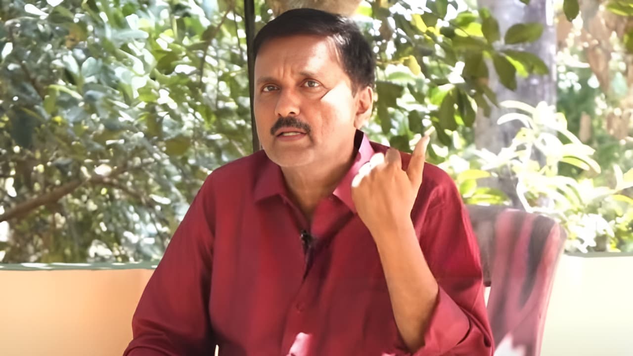 ശാന്തിവിള ദിനേശ് സുപ്രീം കോടതിയില്; കേസ് റദ്ദാക്കണമെന്ന് ആവശ്യം ശാന്തിവിള ദിനേശ് സുപ്രീം കോടതിയില്; കേസ് റദ്ദാക്കണമെന്ന് ആവശ്യം