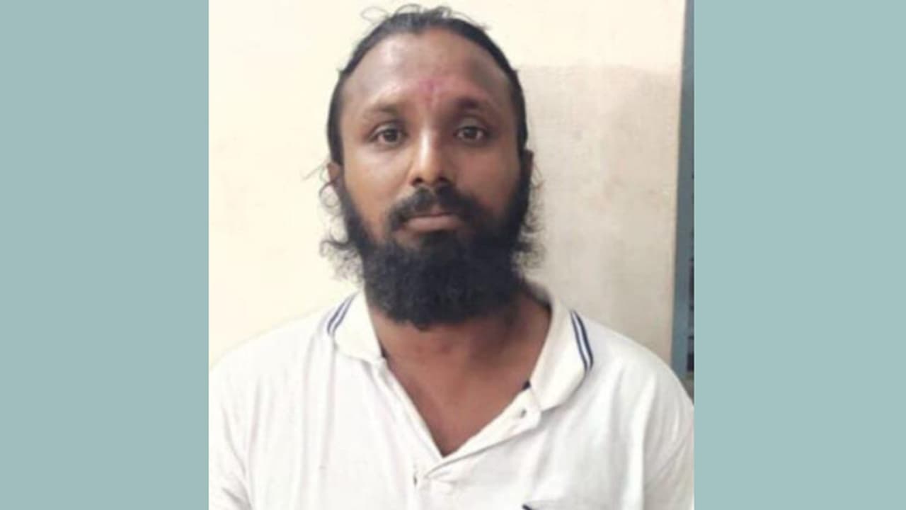 കല്ലുമ്മക്കായും കക്കയിറച്ചിയും കൂടെ ഹാഷിഷ് ഓയിലും; ലഹരി ഒളിച്ച് വില്‍ക്കാന്‍ ശ്രമം, യുവാവ് പിടിയില്‍