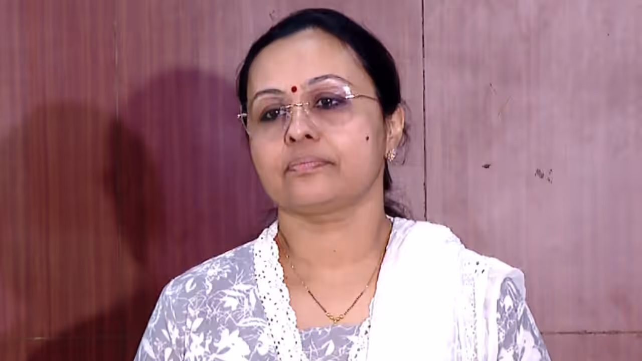 ആരോഗ്യമന്ത്രി വീണാ ജോർജ് ദില്ലിയിലേക്ക്, കേന്ദ്രമന്ത്രി ജെപി നദ്ദയെ കാണാൻ സമയം തേടി; ആശ സമരം ചർച്ചയാകും