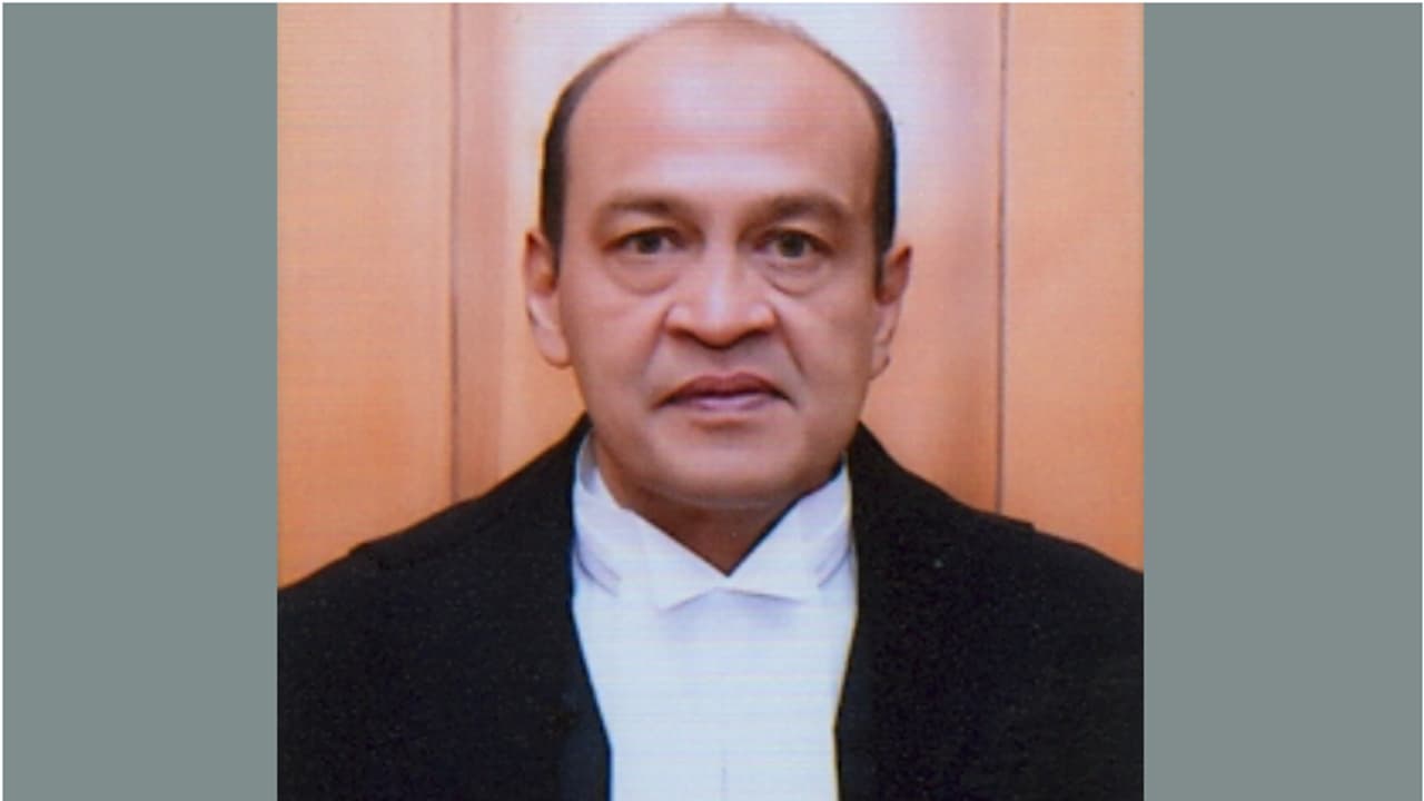 തീ അണയ്ക്കാന് വന്ന ഫയര്ഫോഴ്സ് കണ്ടെടുത്തത് നോട്ടുകെട്ടുകള്; ഡല്ഹി ഹൈക്കോടതി ജഡ്ജിക്ക് പണികിട്ടി തീ അണയ്ക്കാന് വന്ന ഫയര്ഫോഴ്സ് കണ്ടെടുത്തത് നോട്ടുകെട്ടുകള്; ഡല്ഹി ഹൈക്കോടതി ജഡ്ജിക്ക് പണികിട്ടി