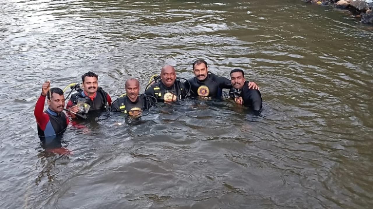 അരുവിക്കര ഡാമിന് താഴെ കുളിക്കാനിറങ്ങിയ വിദ്യാർഥിയുടെ മാല കരമനയാറ്റിയാറ്റിൽ കാണാതായി, മുങ്ങിയെടുത്ത് ഫയർഫോഴ്സ്