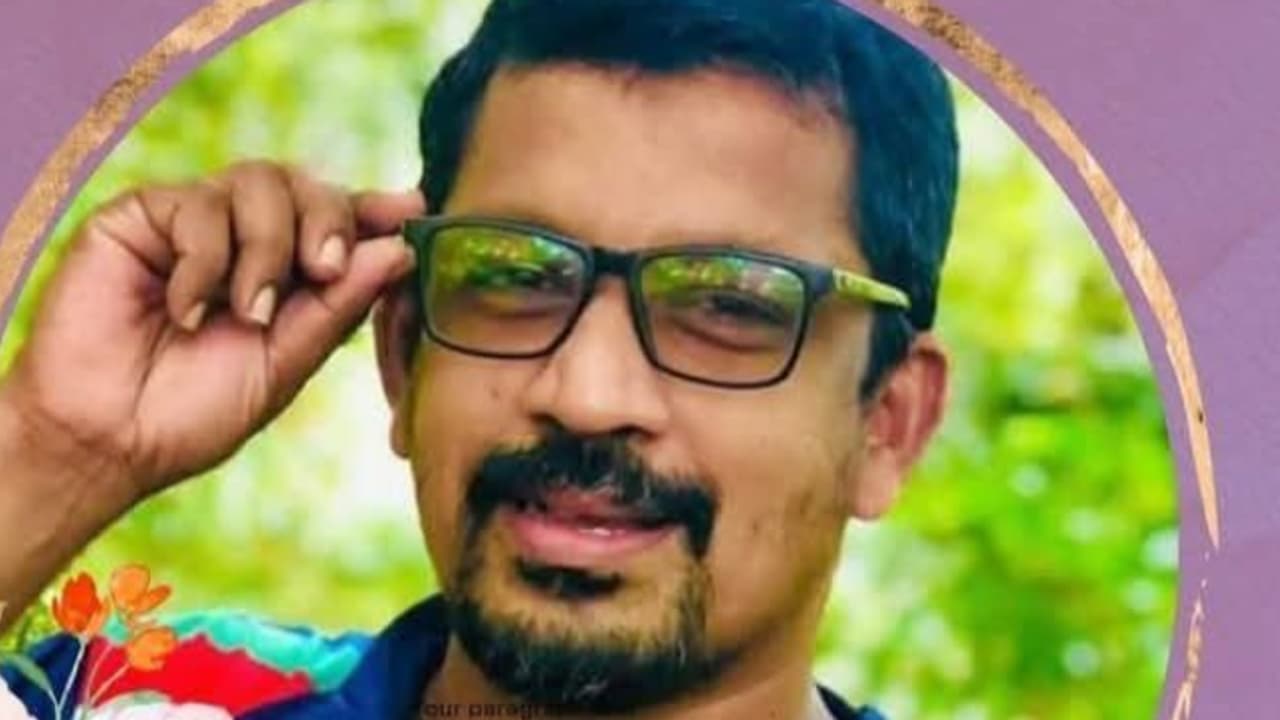 പ്രമോഷൻ ലഭിച്ചിട്ട് ഒന്നര മാസം മാത്രം; കെഎസ്ഇബിയിലെ അസിസ്റ്റൻ്റ് എഞ്ചിനീയർ വീടിനുള്ളിൽ ജീവനൊടുക്കി പ്രമോഷൻ ലഭിച്ചിട്ട് ഒന്നര മാസം മാത്രം; കെഎസ്ഇബിയിലെ അസിസ്റ്റൻ്റ് എഞ്ചിനീയർ വീടിനുള്ളിൽ ജീവനൊടുക്കി