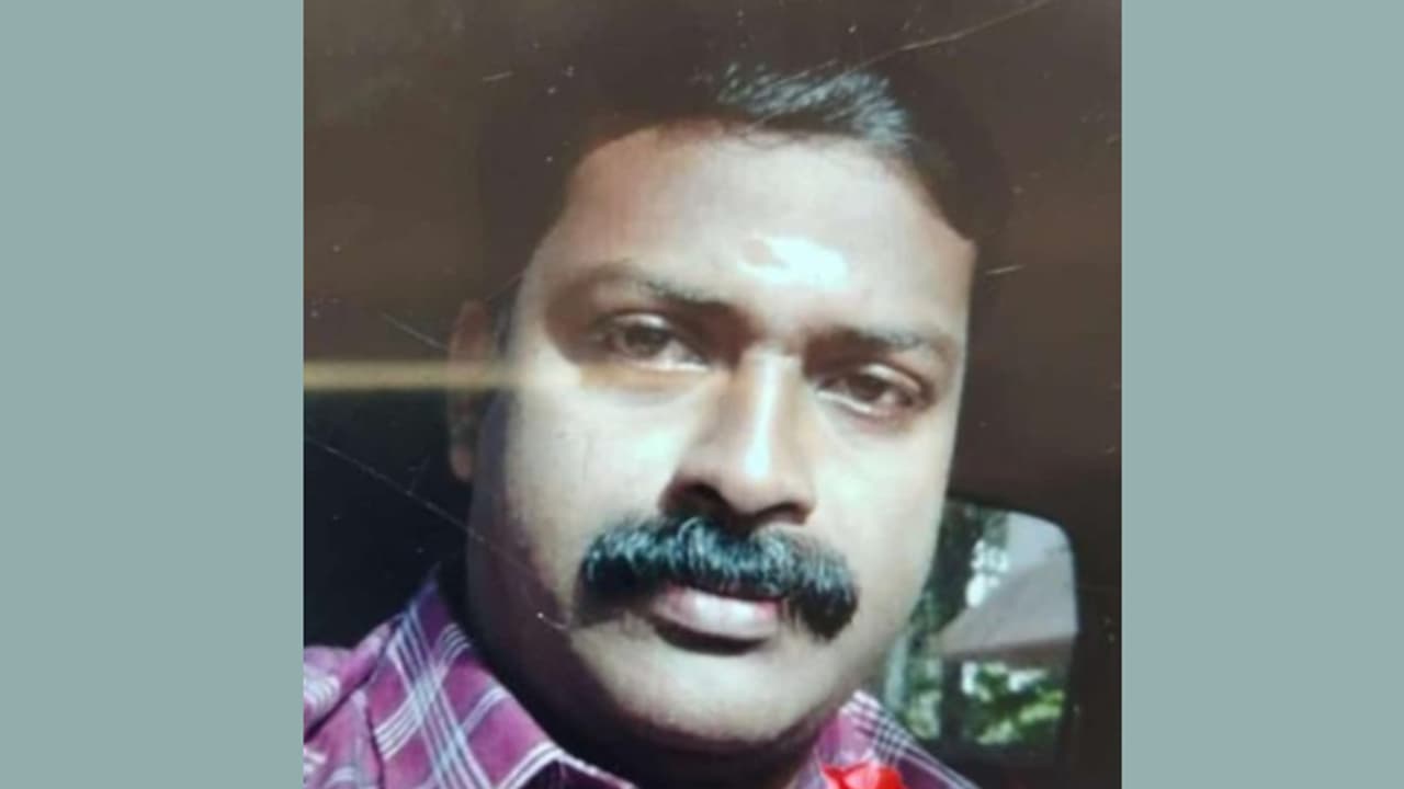 ബൈക്ക് ഡിവൈഡറില്‍ ഇടിച്ച് മറിഞ്ഞു; യുവാവിന് ദാരുണാന്ത്യം