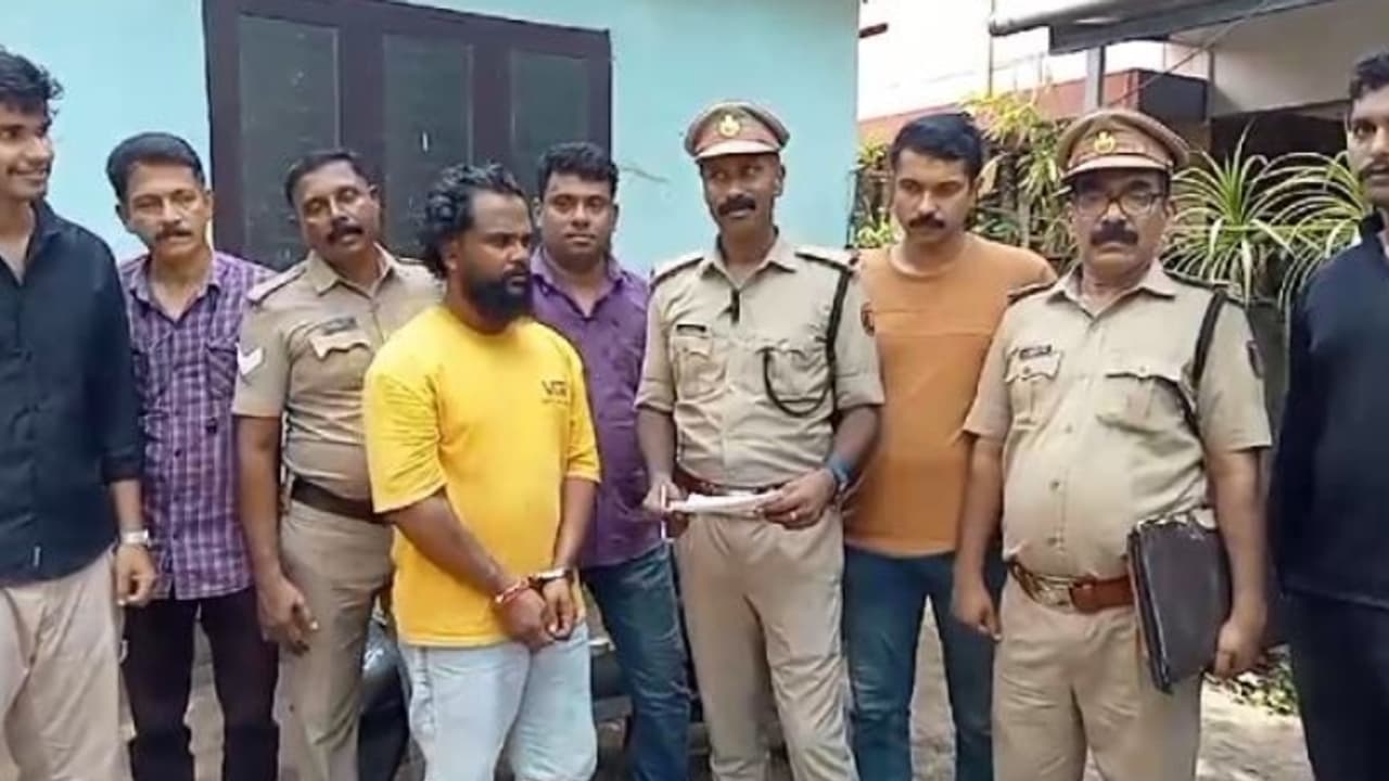 ലഹരിക്ക് വേദനസംഹാരികള്; വേദനസംഹാരി ഗുളികകൾ വില്ക്കുന്ന സംഘത്തിലെ പ്രധാന പിടിയില് ലഹരിക്ക് വേദനസംഹാരികള്; വേദനസംഹാരി ഗുളികകൾ വില്ക്കുന്ന സംഘത്തിലെ പ്രധാന പിടിയില്