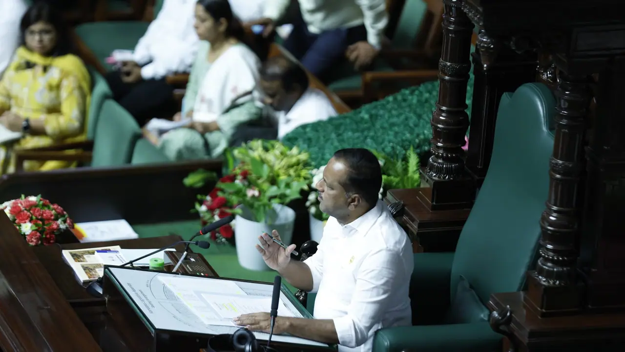 Karnataka Assembly: ಶಾಸಕರು, ಸಚಿವರ ವೇತನ ಏರಿಕೆ ಮಸೂದೆ, ಚರ್ಚೆ ಇಲ್ಲದೇ ಫಟಾಫಟ್ ಪಾಸ್!