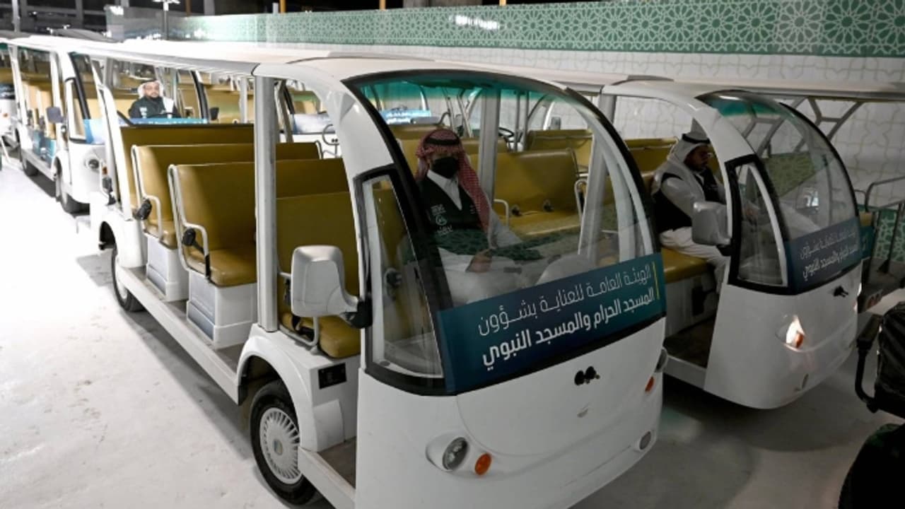 മക്ക ഹറമിൽ ‘ഗോൾഫ്’വണ്ടികൾക്ക് ഇനി ഇ ബുക്കിങ് മാത്രം മക്ക ഹറമിൽ ‘ഗോൾഫ്’വണ്ടികൾക്ക് ഇനി ഇ ബുക്കിങ് മാത്രം