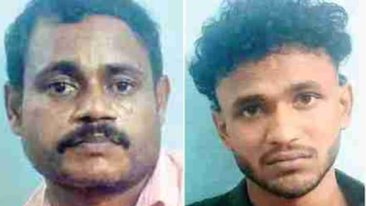 മലപ്പുറം തെയ്യാലയില് ബൈക്കുമായി യുവാക്കൾ, പൊലീസുകാർ തടഞ്ഞുനിർത്തി പരിശോധിച്ചു, കിട്ടിയത് 1.8 കിലോ കഞ്ചാവ് മലപ്പുറം തെയ്യാലയില് ബൈക്കുമായി യുവാക്കൾ, പൊലീസുകാർ തടഞ്ഞുനിർത്തി പരിശോധിച്ചു, കിട്ടിയത് 1.8 കിലോ കഞ്ചാവ്