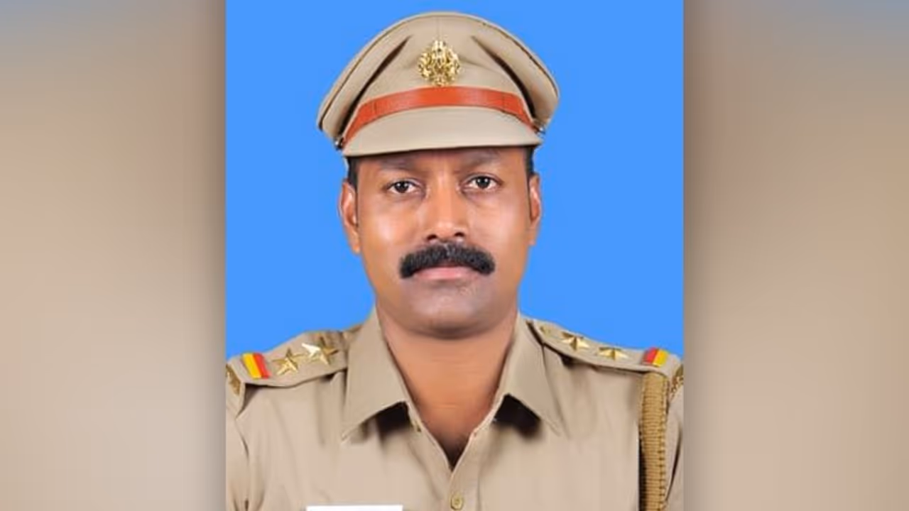 യാത്രയയപ്പിന് ഓഫീസിൽ എത്തിയില്ല; അന്വേഷിച്ചെത്തിയപ്പോൾ മോട്ടോർ വാഹനവകുപ്പ് ഉദ്യോഗസ്ഥനെ മരിച്ച നിലയിൽ കണ്ടെത്തി