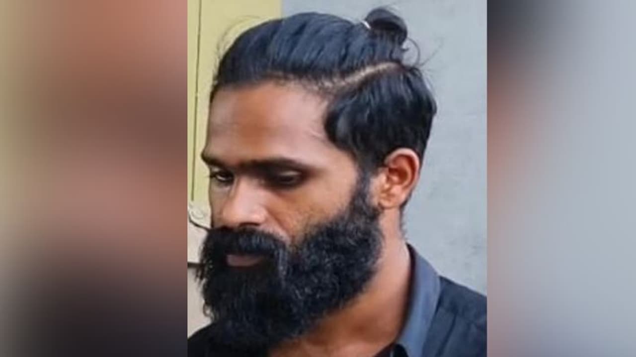 തൃശൂർ പെരുമ്പിലാവിൽ യുവാവിനെ വെട്ടിക്കൊന്നു; മറ്റൊരാൾക്കും വെട്ടേറ്റു, സുഹൃത്ത് ഒളിവിൽ