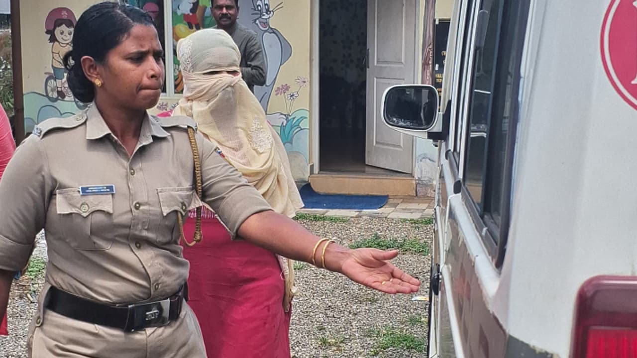 12 വയസ്സുള്ള ആൺകുട്ടി അവശനായി വീട്ടിലെത്തി; അന്വേഷണത്തിൽ മദ്യം നൽകിയെന്ന് കണ്ടെത്തി; യുവതി അറസ്റ്റിൽ