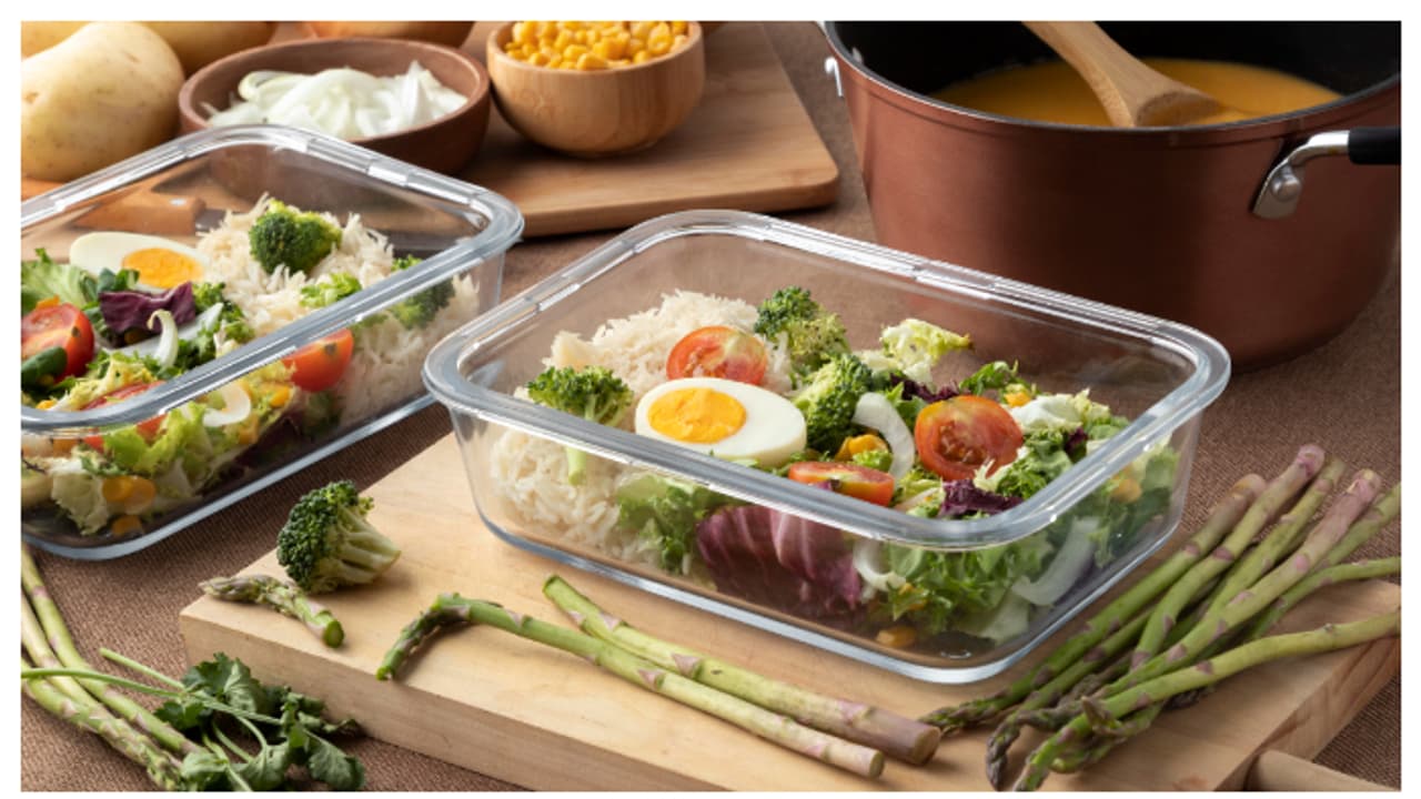 പ്ലാസ്റ്റിക് പാത്രത്തിലെ കറയും ദുർഗന്ധവും ഇല്ലാതാക്കാം; ഇത്രയേ ചെയ്യാനുള്ളൂ 