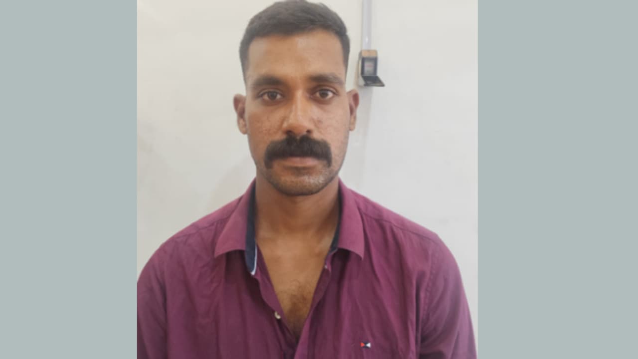 വാഹനം പരിശോധിച്ചത് ഇഷ്ടപ്പെട്ടില്ല, പൊലീസിനെ ആക്രമിച്ചു, പൊലീസ് ജീപ്പിൻ്റെ ചില്ല് പൊട്ടിച്ചു; യുവാവ് അറസ്റ്റിൽ