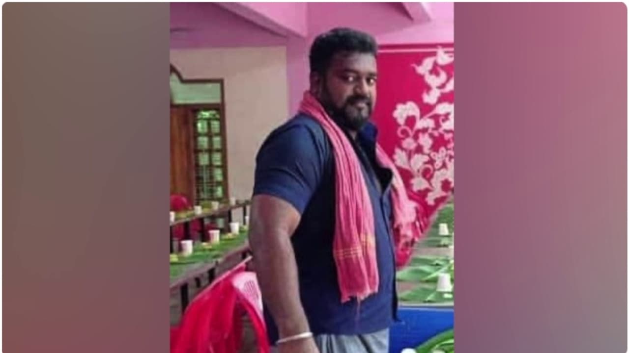 ബാറിലെ സെക്യുരിറ്റിയുമായി തര്ക്കം; സിഐടിയു തൊഴിലാളിയായ യുവാവിനെ കുത്തിക്കൊന്നു ബാറിലെ സെക്യുരിറ്റിയുമായി തര്ക്കം; സിഐടിയു തൊഴിലാളിയായ യുവാവിനെ കുത്തിക്കൊന്നു