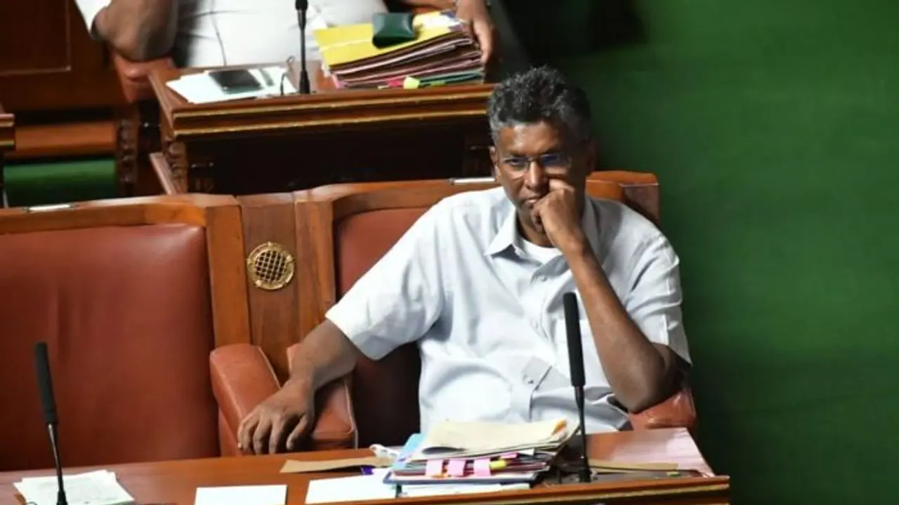 ಘರ್ಜಿಸುವ ಹುಲಿಗಳ ಮೇಲೆ ಹನಿಟ್ರ್ಯಾಪ್‌ ಟಾರ್ಗೆಟ್‌: ಸತೀಶ್ ಜಾರಕಿಹೊಳಿ