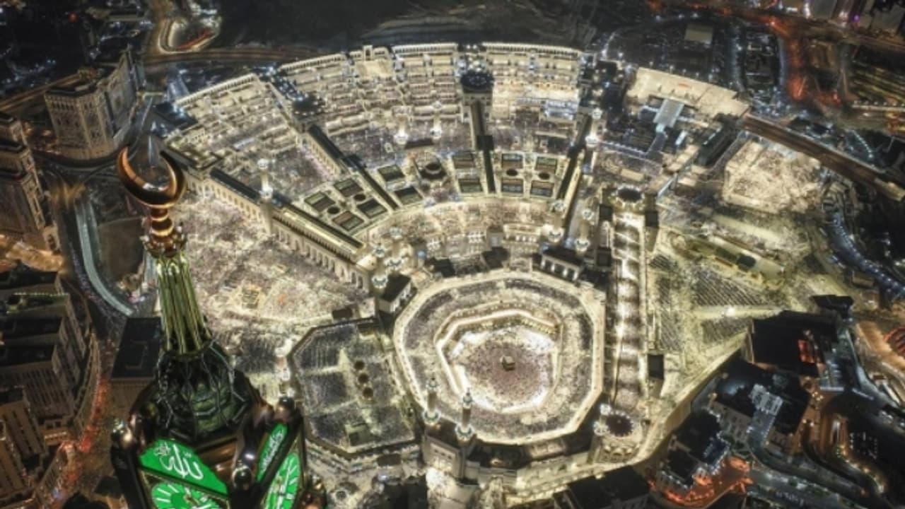 മക്ക ഹറമിലേക്ക് സന്ദർശക പ്രവാഹം, ഇന്നലെയും ഇന്ന് പുലർച്ചെയും മാത്രമെത്തിയത് 30 ലക്ഷം വിശ്വാസികൾ മക്ക ഹറമിലേക്ക് സന്ദർശക പ്രവാഹം, ഇന്നലെയും ഇന്ന് പുലർച്ചെയും മാത്രമെത്തിയത് 30 ലക്ഷം വിശ്വാസികൾ