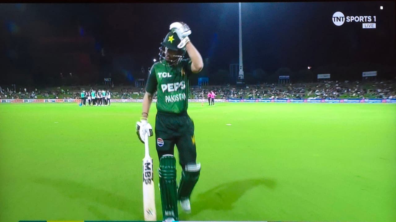 നാണംകെട്ട് വീണ്ടും പാകിസ്ഥാന്, ന്യൂസിലന്ഡിനെതിരായ നാലാം ടി20യിലും കൂറ്റന് തോല്വി; പരമ്പര നഷ്ടം നാണംകെട്ട് വീണ്ടും പാകിസ്ഥാന്, ന്യൂസിലന്ഡിനെതിരായ നാലാം ടി20യിലും കൂറ്റന് തോല്വി; പരമ്പര നഷ്ടം