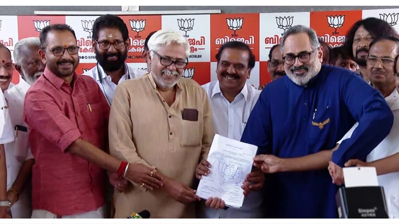 രാജീവ് ചന്ദ്രശേഖർ ബിജെപി സംസ്ഥാന അധ്യക്ഷ സ്ഥാനത്തേക്ക് നാമനിർദേശ പത്രിക സമർപ്പിച്ചു രാജീവ് ചന്ദ്രശേഖർ ബിജെപി സംസ്ഥാന അധ്യക്ഷ സ്ഥാനത്തേക്ക് നാമനിർദേശ പത്രിക സമർപ്പിച്ചു