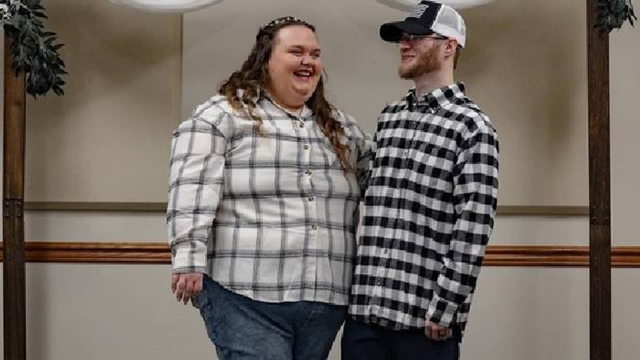 ഇതാണ് ഞങ്ങളുടെ വിവാഹ വസ്ത്രം, ദമ്പതികള്‍ ധരിച്ചത് ജീന്‍സും ഷര്‍ട്ടും, പലര്‍ക്കും ഇഷ്ടമായില്ല, വൈറലായി പോസ്റ്റ്