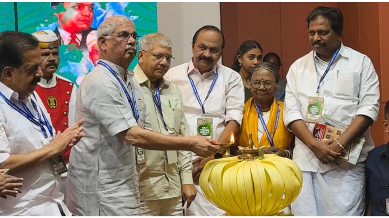 ദളിതർക്ക് സമൂഹിക പുരോഗതി കൈവരാൻ ജനങ്ങളുടെ മനോഭാവം മാറണ്ടതുണ്ട്; ദളിത് പ്രോഗ്രസ് കോൺക്ലേവിൽ ഗവർണർ അർലേക്കർ