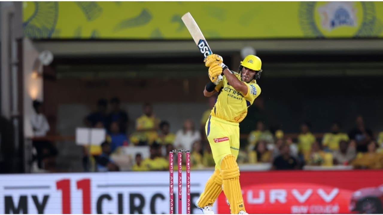 ആവേശപ്പോരിൽ മുംബൈയെ മറികടന്ന് ചെന്നൈ; തോൽവിയിലും തലയുയർത്തി മുംബൈയുടെ വണ്ടർ ബോയ് വിഘ്നേഷ് ആവേശപ്പോരിൽ മുംബൈയെ മറികടന്ന് ചെന്നൈ; തോൽവിയിലും തലയുയർത്തി മുംബൈയുടെ വണ്ടർ ബോയ് വിഘ്നേഷ്