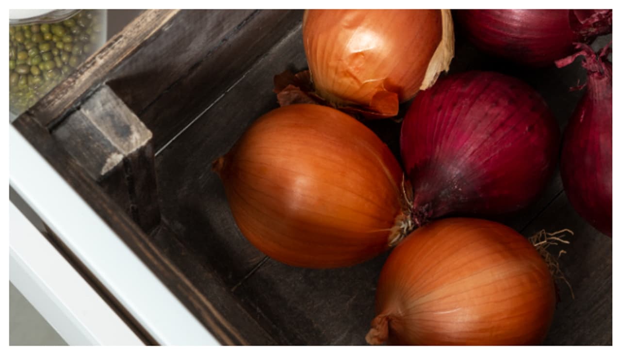 ഈ ഭക്ഷണങ്ങൾ നിങ്ങൾ ഫ്രിഡ്ജിൽ വയ്ക്കാറുണ്ടോ? എങ്കിൽ സൂക്ഷിക്കണം 