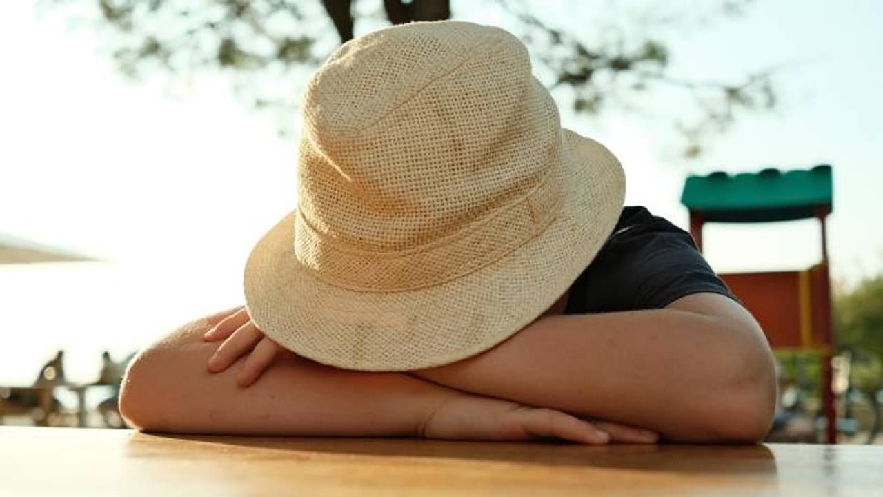 അമ്മ കാമുകനൊപ്പം താമസിക്കാൻ പോയി, 9 വയസുകാരൻ തനിച്ച് കഴിഞ്ഞത് 2 വർഷം, ഞെട്ടിക്കുന്ന സംഭവം ഫ്രാൻസിൽ