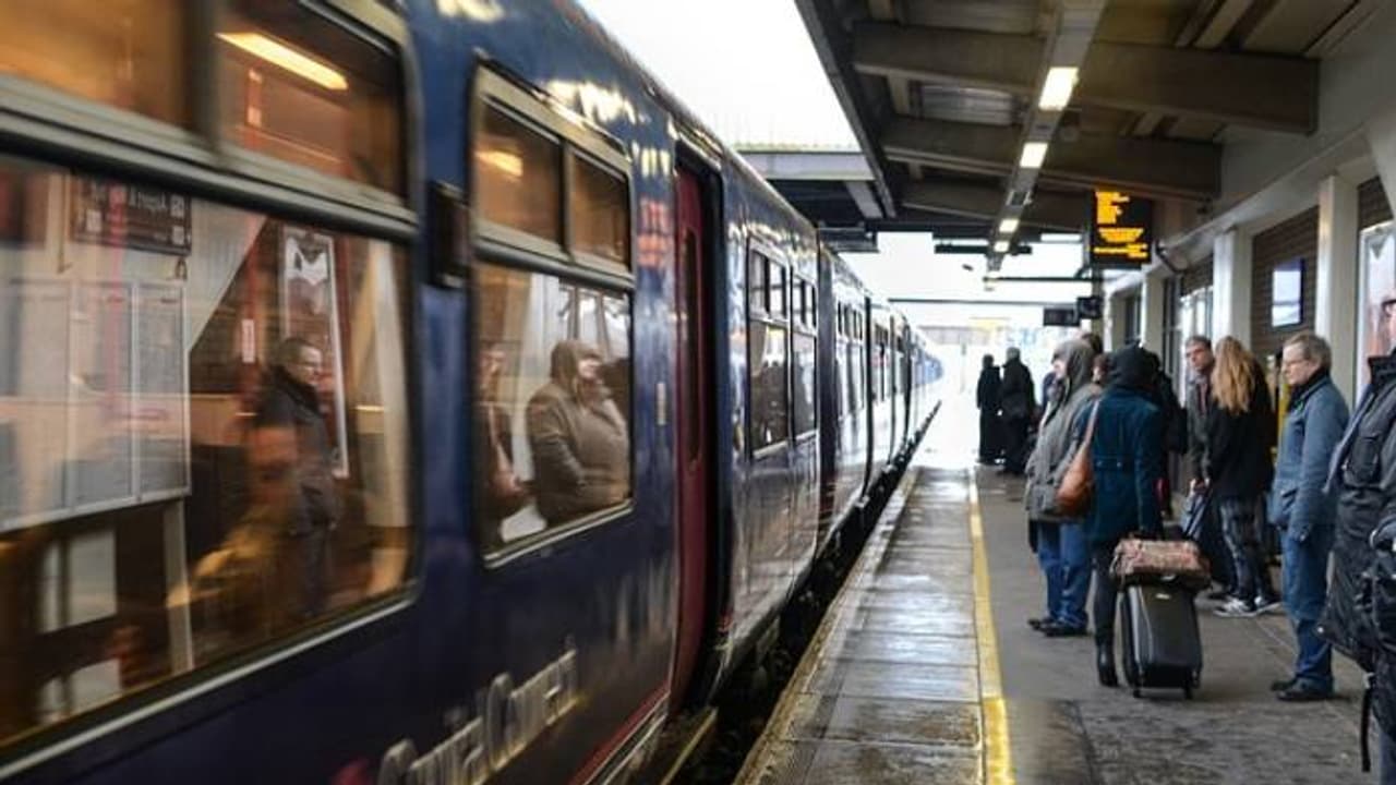 ഒറ്റപ്പൈസ പോലും ട്രെയിൻ ടിക്കറ്റിന് മുടക്കാതെ യാത്ര, ലാഭിച്ചത് 1 ലക്ഷത്തിലധികം രൂപ, സംഭവം ബ്രിട്ടനില് ഒറ്റപ്പൈസ പോലും ട്രെയിൻ ടിക്കറ്റിന് മുടക്കാതെ യാത്ര, ലാഭിച്ചത് 1 ലക്ഷത്തിലധികം രൂപ, സംഭവം ബ്രിട്ടനില്