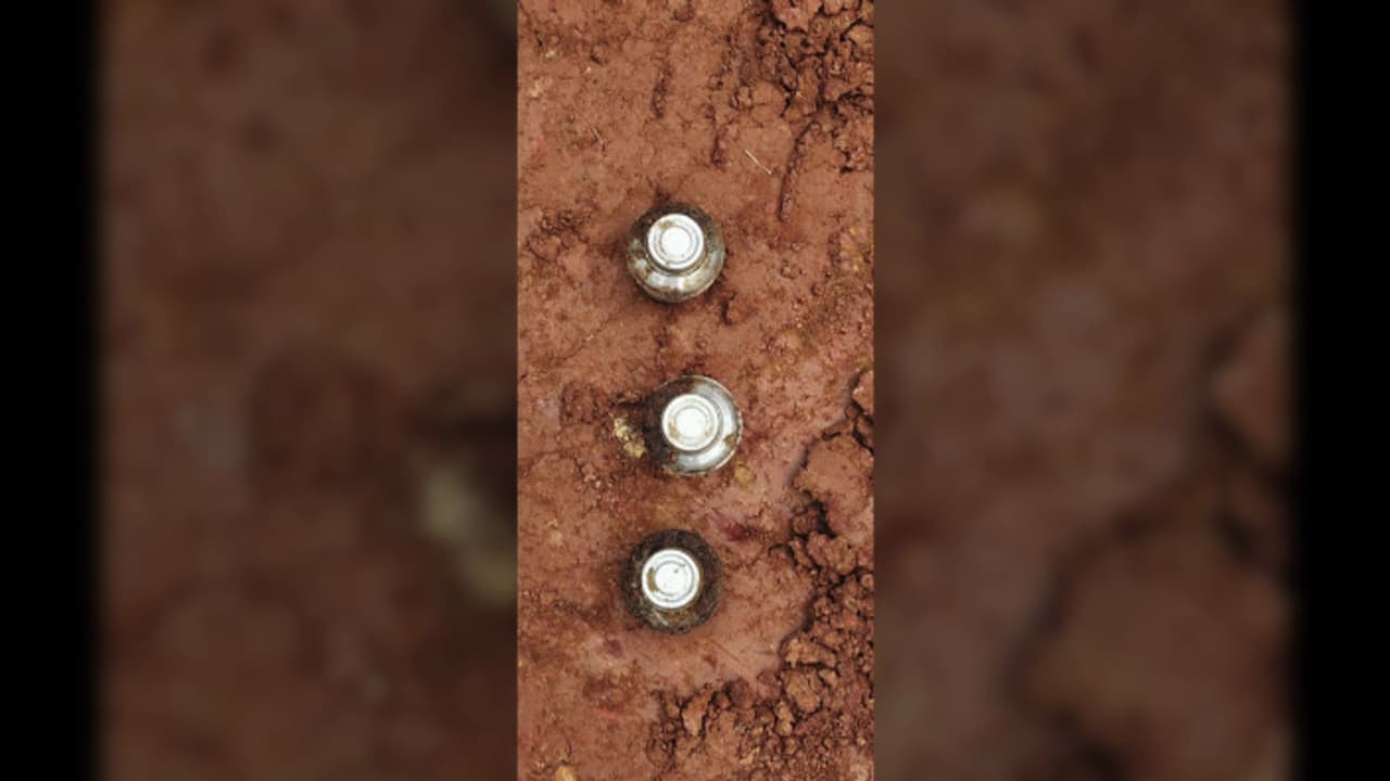 തുരുമ്പെടുത്തത്, വെടിമരുന്നും കരിങ്കൽ ചീളുകളും നിറച്ച് നി‍‍ർമാണം; നാദാപുരത്ത് കണ്ടെത്തിയത് സ്റ്റീൽ ബോംബ് തന്നെ