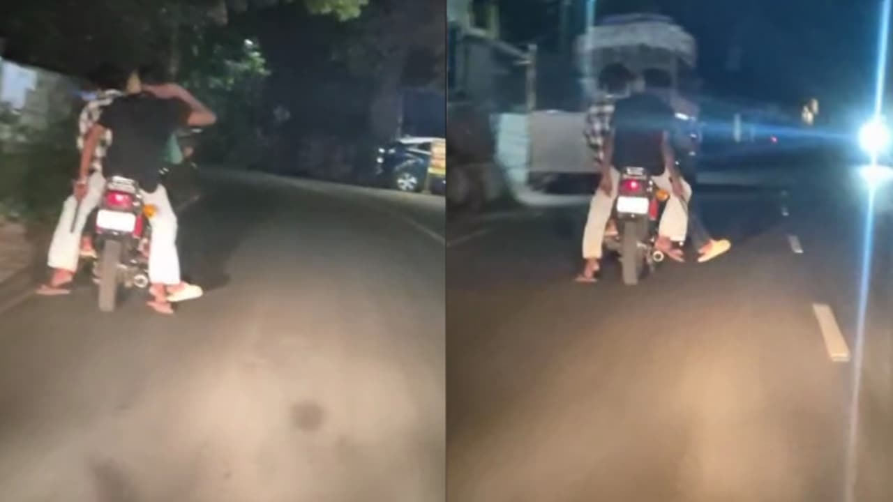 എടപ്പാളിൽ യുവാവിനെ തട്ടിക്കൊണ്ടുപോയി മര്ദിച്ചു; വടിവാൾ കാണിച്ച് ഭീഷണിപ്പെടുത്തി, ദൃശ്യങ്ങള് പുറത്ത് എടപ്പാളിൽ യുവാവിനെ തട്ടിക്കൊണ്ടുപോയി മര്ദിച്ചു; വടിവാൾ കാണിച്ച് ഭീഷണിപ്പെടുത്തി, ദൃശ്യങ്ങള് പുറത്ത്