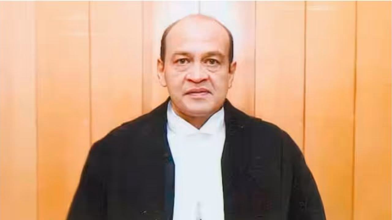 ಭ್ರಷ್ಟಾಚಾರ ಆರೋಪಿ ನ್ಯಾಯಮೂರ್ತಿ ವರ್ಮಾ ವಿರುದ್ಧ ಎಫ್ಐಆರ್ಗೆ ಆಗ್ರಹ: ವಕೀಲರ ಮುಷ್ಕರ ಭ್ರಷ್ಟಾಚಾರ ಆರೋಪಿ ನ್ಯಾಯಮೂರ್ತಿ ವರ್ಮಾ ವಿರುದ್ಧ ಎಫ್ಐಆರ್ಗೆ ಆಗ್ರಹ: ವಕೀಲರ ಮುಷ್ಕರ