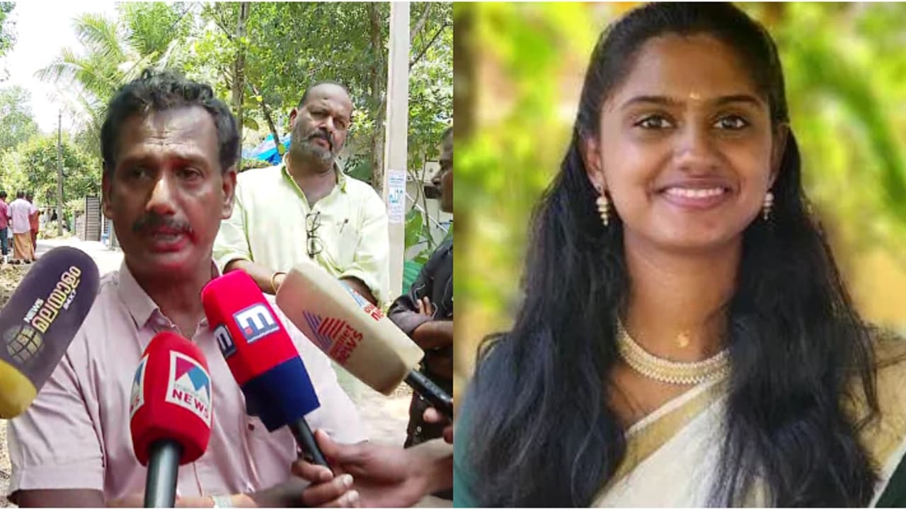  ഐബി ഉദ്യോഗസ്ഥയുടെ മരണം; ജോലി കഴിഞ്ഞ് തിരികെ താമസസ്ഥലത്തേക്ക് പോകുന്ന വഴി റെയിൽവേ പാത ഇല്ല, സംശയമെന്ന് പിതാവ്