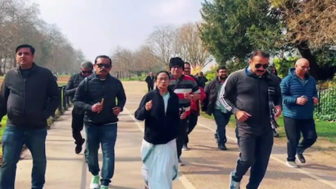 Mamata Banerjee jogs in saree, slippers at Hyde Park during London visit (WATCH)
