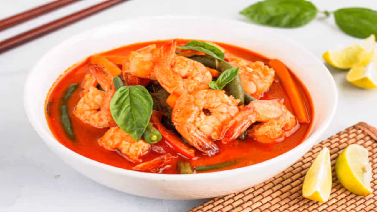 நாக்கை சப்புக்கொட்டி சாப்பிட தூண்டும் காரசாரமான இறால் குழம்பு