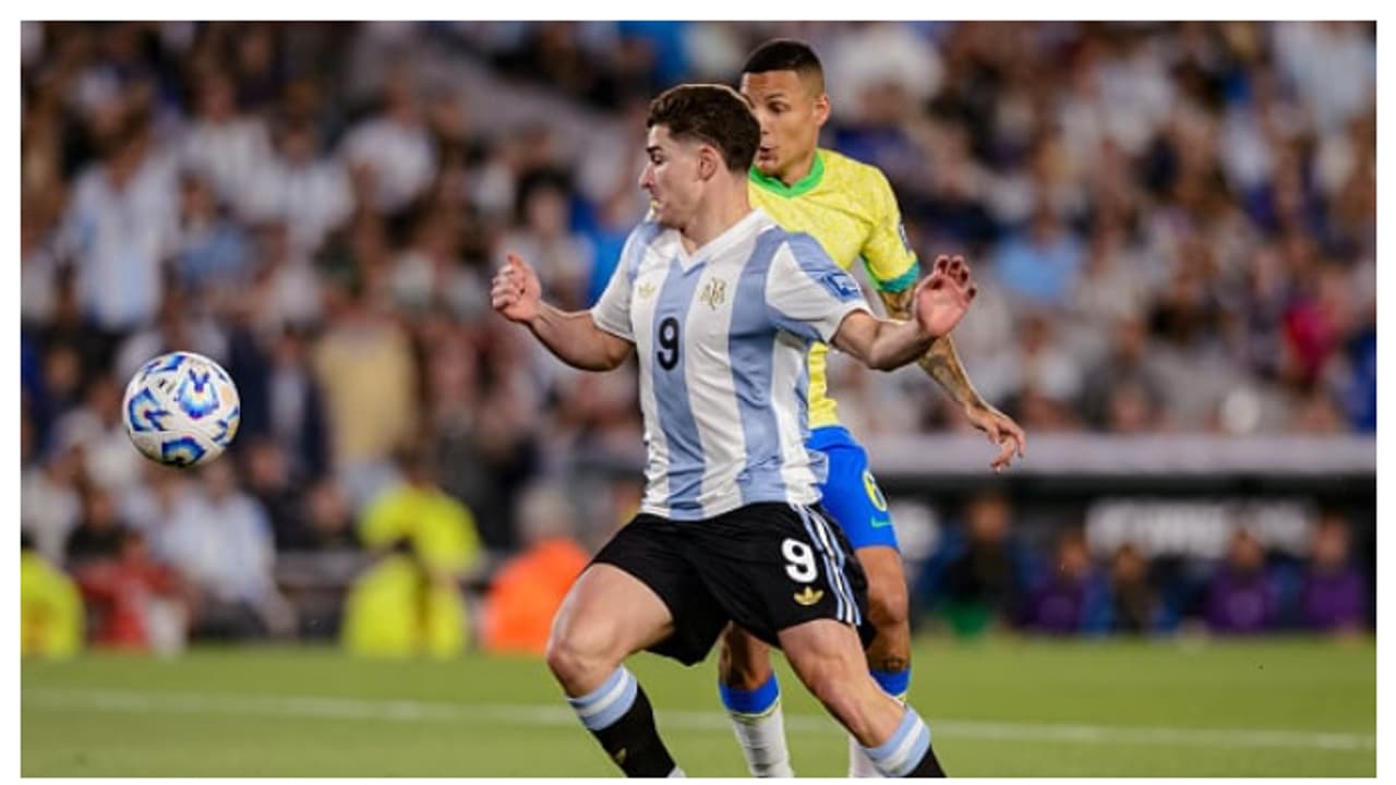 മഞ്ഞപ്പടയുടെ നെഞ്ചിലേക്ക് നാല് ഷോട്ടുകൾ; മെസിയില്ലാതിരുന്നിട്ടും ബ്രസീലിനെ 4 1ന് തോൽപ്പിച്ച് അർജന്റീന മഞ്ഞപ്പടയുടെ നെഞ്ചിലേക്ക് നാല് ഷോട്ടുകൾ; മെസിയില്ലാതിരുന്നിട്ടും ബ്രസീലിനെ 4 1ന് തോൽപ്പിച്ച് അർജന്റീന