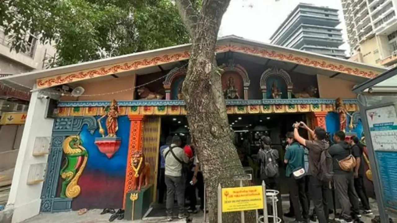 ಹಣ ತೊಗೊಂಡು ದೇವಾಲಯ ಶಿಫ್ಟ್ ಮಾಡ್ಕೊಳ್ಳಿ; 130 ವರ್ಷ ಹಳೆ ದೇವಸ್ಥಾನ ಜಾಗದಲ್ಲಿ ಮಸೀದಿ ಶಂಕುಸ್ಥಾಪನೆ! ಹಣ ತೊಗೊಂಡು ದೇವಾಲಯ ಶಿಫ್ಟ್ ಮಾಡ್ಕೊಳ್ಳಿ; 130 ವರ್ಷ ಹಳೆ ದೇವಸ್ಥಾನ ಜಾಗದಲ್ಲಿ ಮಸೀದಿ ಶಂಕುಸ್ಥಾಪನೆ!