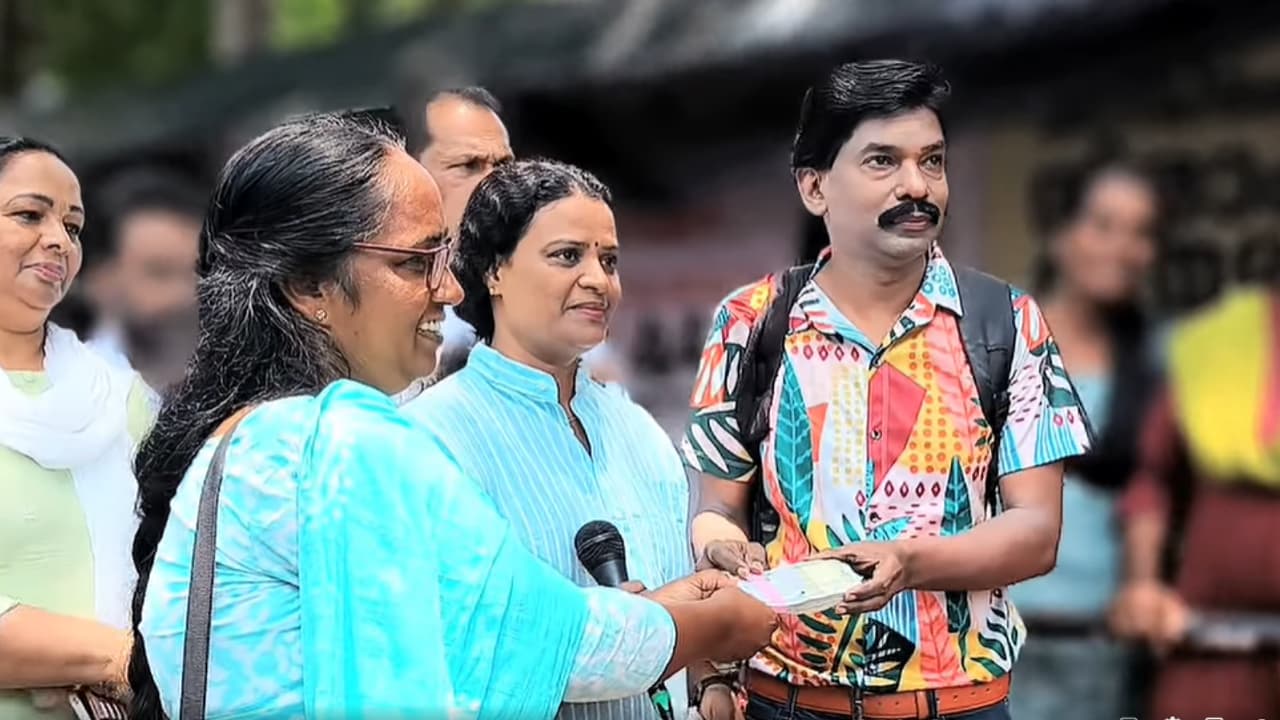 'സിനിമയിൽ അനീതിക്കെതിരെ പൊരുതിയാൽ പോരല്ലോ, ചെറിയൊരു സഹായം തരാം', ആശമാര്ക്ക് സന്തോഷ് പണ്ഡിറ്റിന്റെ പിന്തുണ 'സിനിമയിൽ അനീതിക്കെതിരെ പൊരുതിയാൽ പോരല്ലോ, ചെറിയൊരു സഹായം തരാം', ആശമാര്ക്ക് സന്തോഷ് പണ്ഡിറ്റിന്റെ പിന്തുണ