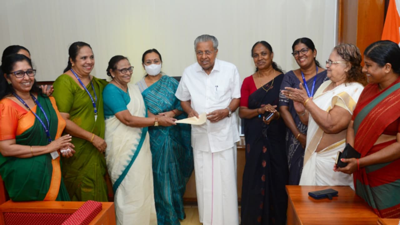 115,61,085 രൂപ ലാഭവിഹിതം മുഖ്യമന്ത്രിക്ക് കൈമാറി;1 ലക്ഷത്തിലധികം തൊഴിലവസരവും ഉണ്ടാക്കി വനിത വികസന കോര്പറേഷൻ 115,61,085 രൂപ ലാഭവിഹിതം മുഖ്യമന്ത്രിക്ക് കൈമാറി;1 ലക്ഷത്തിലധികം തൊഴിലവസരവും ഉണ്ടാക്കി വനിത വികസന കോര്പറേഷൻ