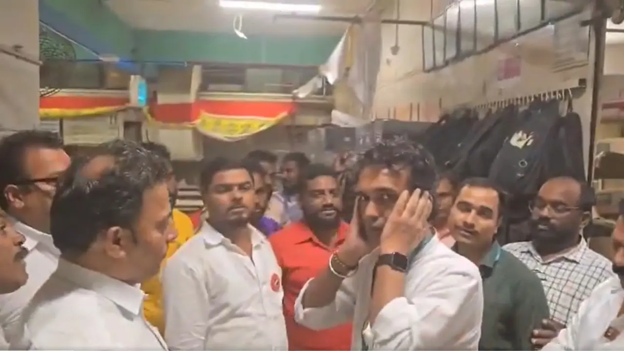 D Mart employee slapped, forced to apologise by MNS workers for not speaking Marathi (WATCH)