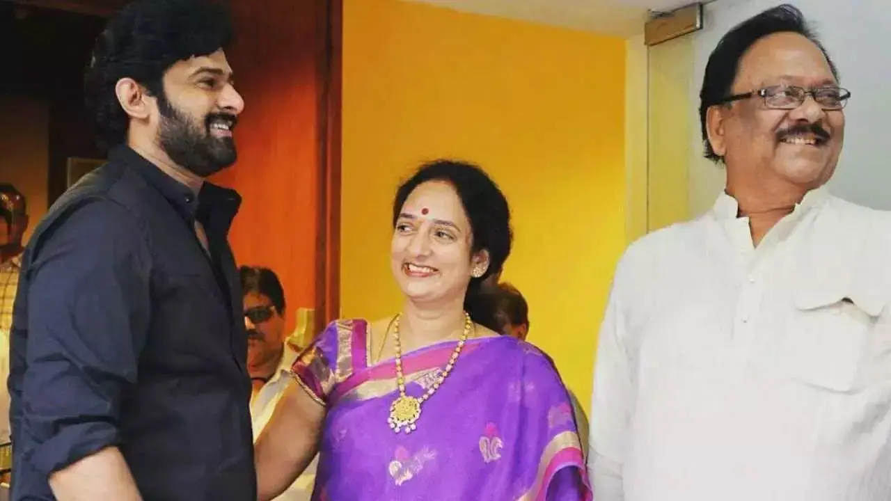 Prabhas: ప్రభాస్ దాన గుణం అంతాఇంత కాదు.. కృష్ణంరాజు కలను నెరవేర్చబోతున్నాడు Prabhas: ప్రభాస్ దాన గుణం అంతాఇంత కాదు.. కృష్ణంరాజు కలను నెరవేర్చబోతున్నాడు